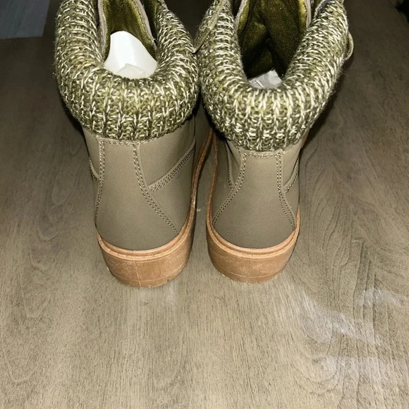 NWT Army Green Boots for women Size 10 - Picture 5 of 9